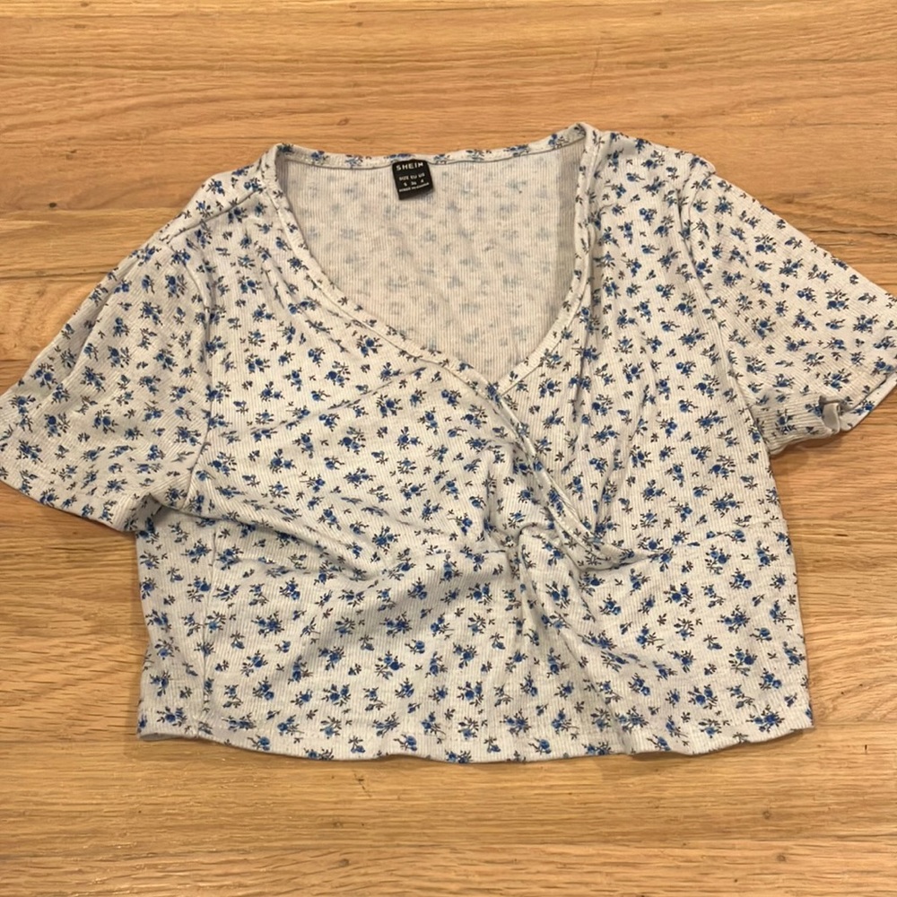 SHEIN Cream Tie Front Crop Top Short Sleeve